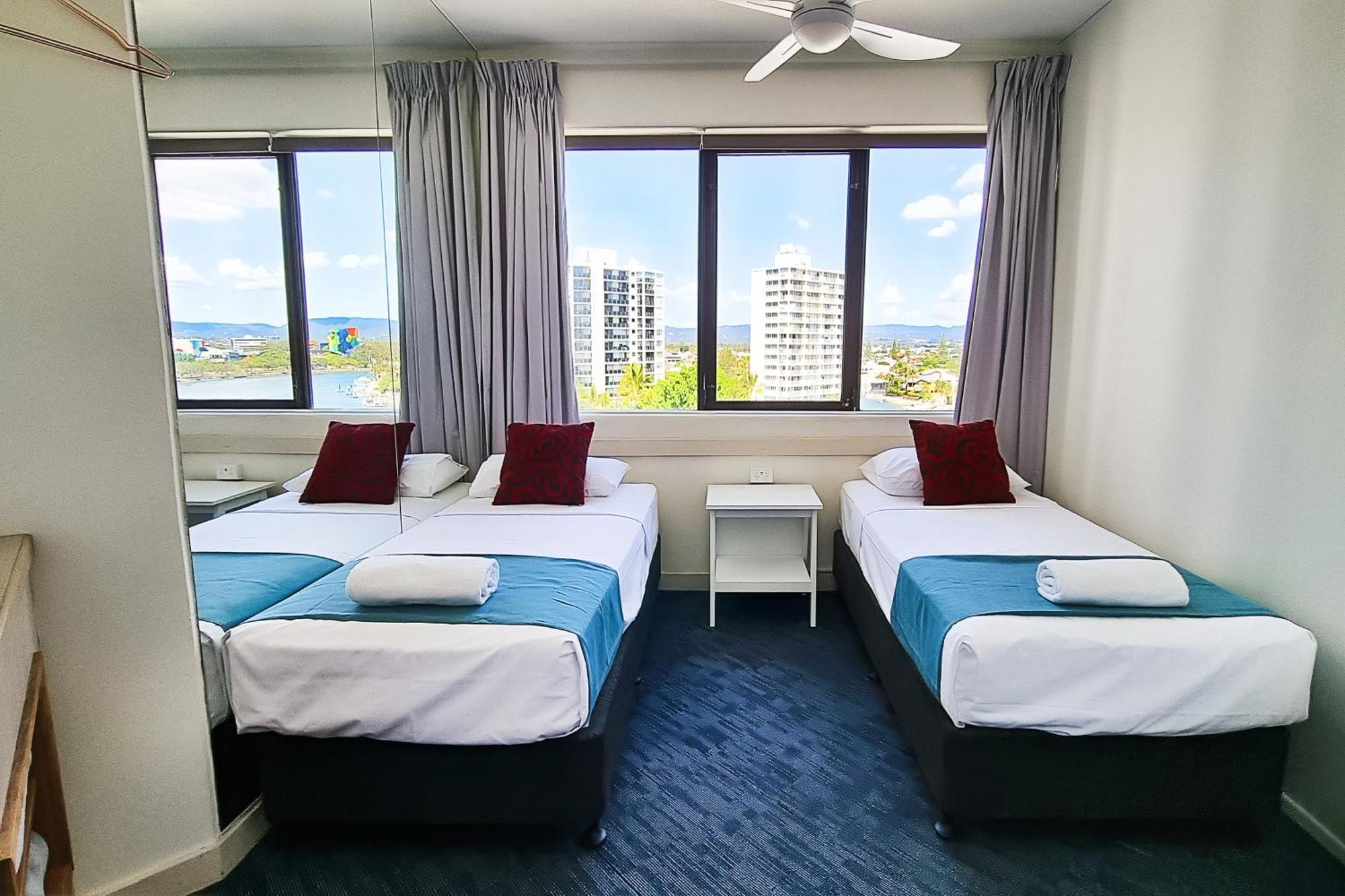 Tiki Hotel Apartments Surfers Paradise Гоулд Коуст Екстериор снимка