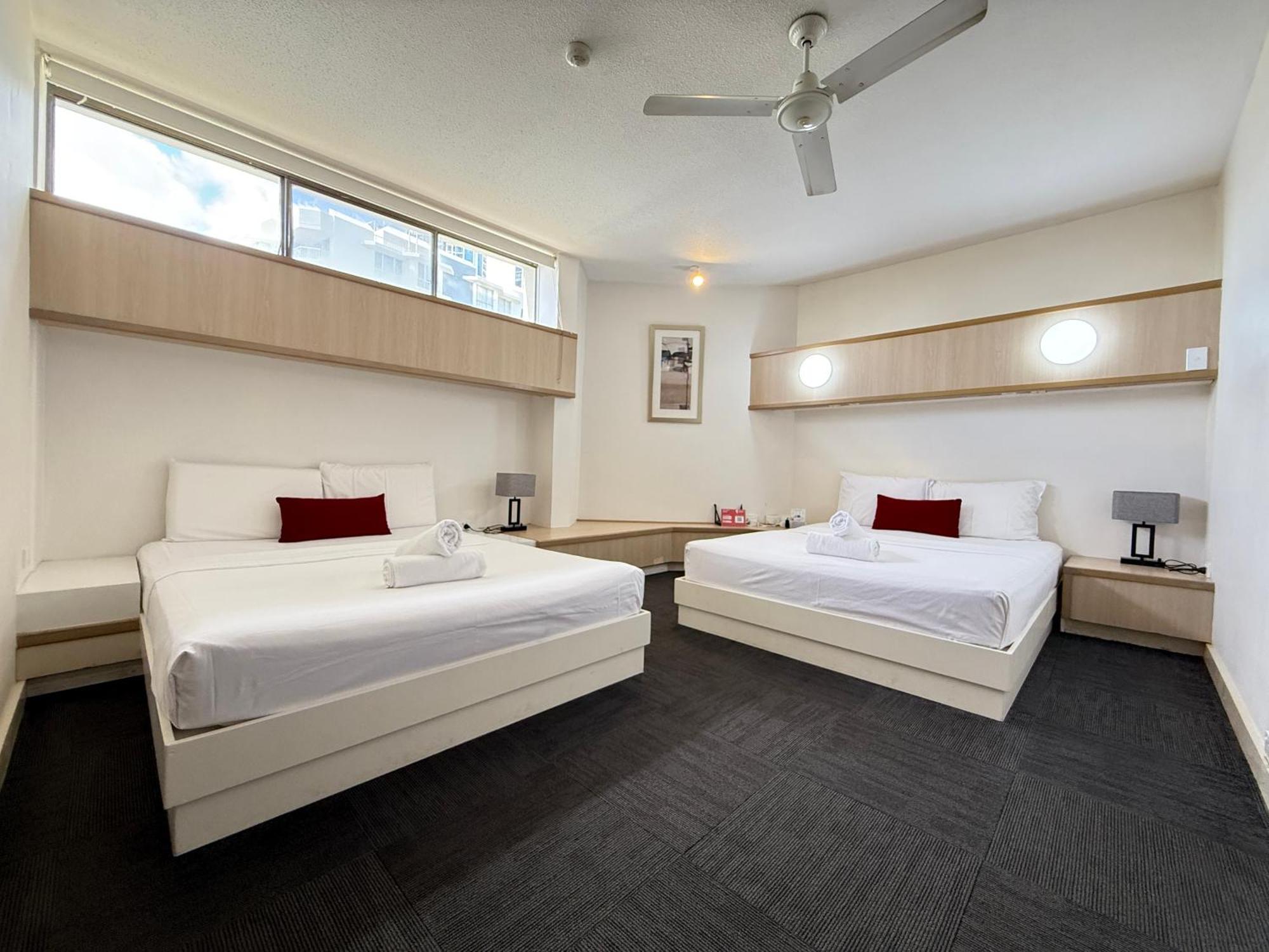 Tiki Hotel Apartments Surfers Paradise Гоулд Коуст Екстериор снимка