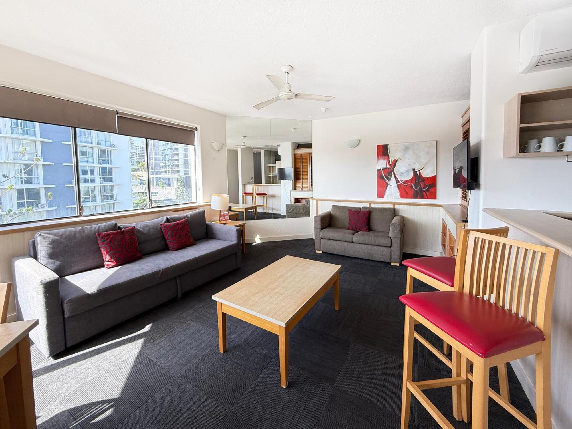 Tiki Hotel Apartments Surfers Paradise Гоулд Коуст Екстериор снимка