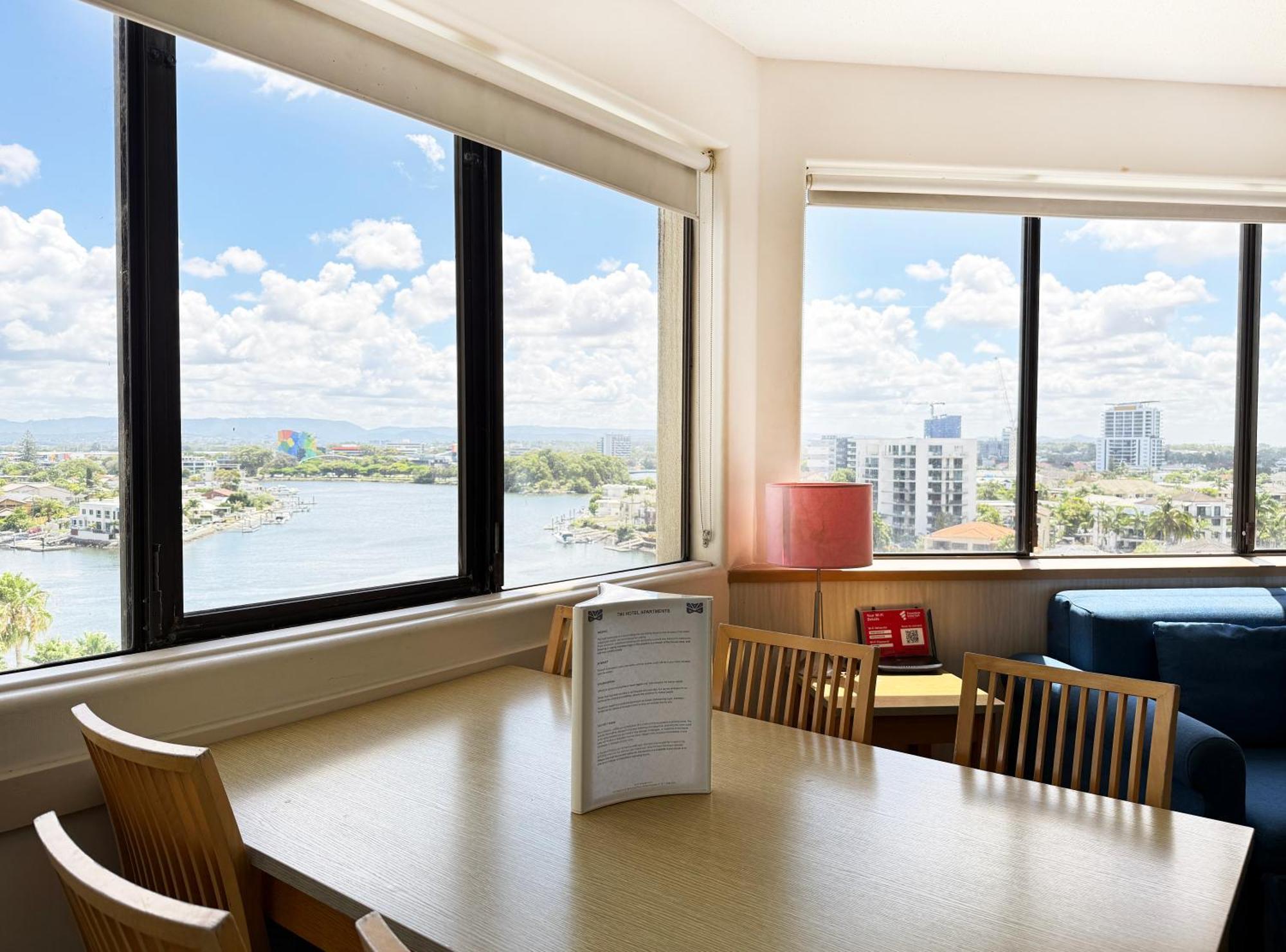 Tiki Hotel Apartments Surfers Paradise Гоулд Коуст Екстериор снимка