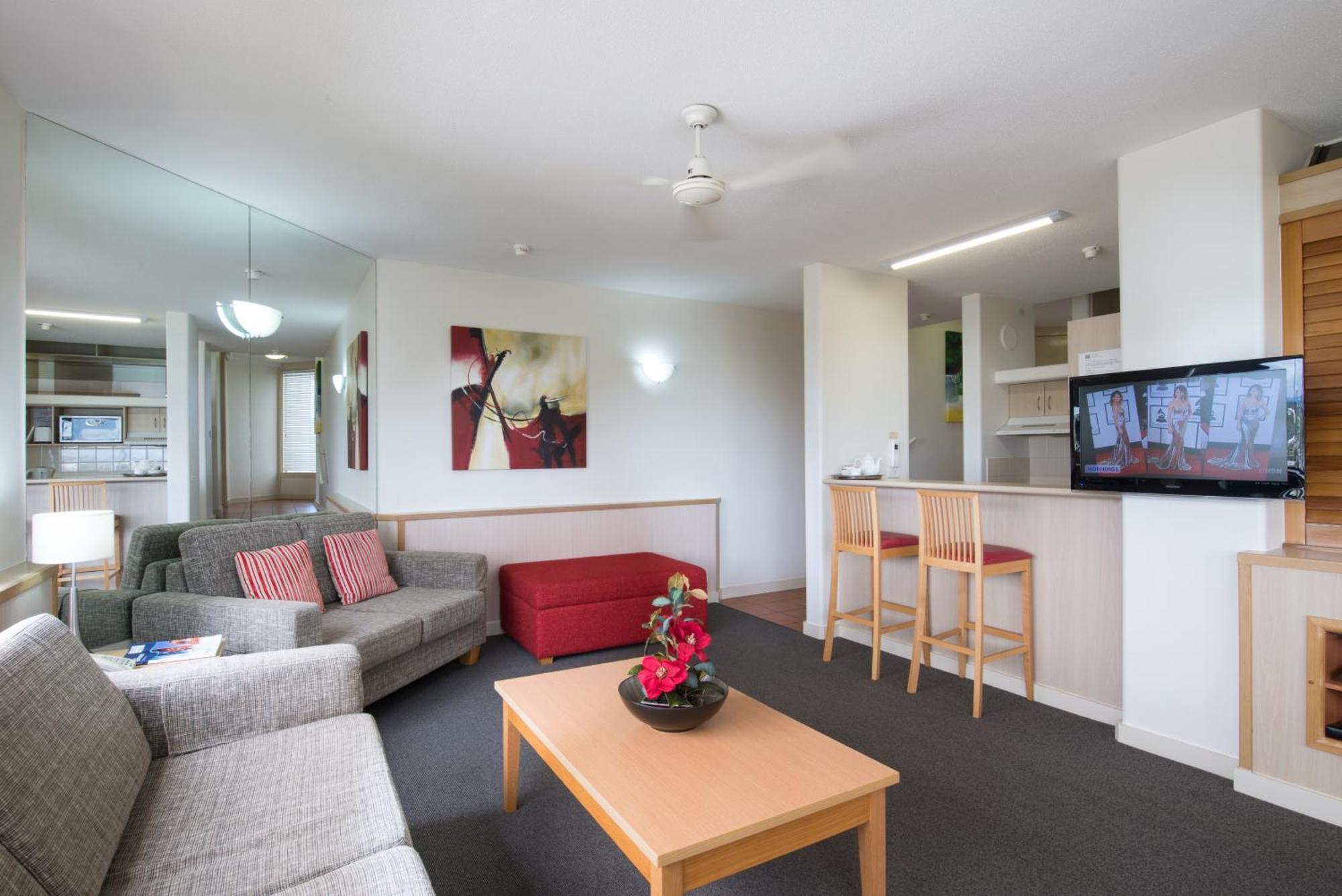 Tiki Hotel Apartments Surfers Paradise Гоулд Коуст Екстериор снимка