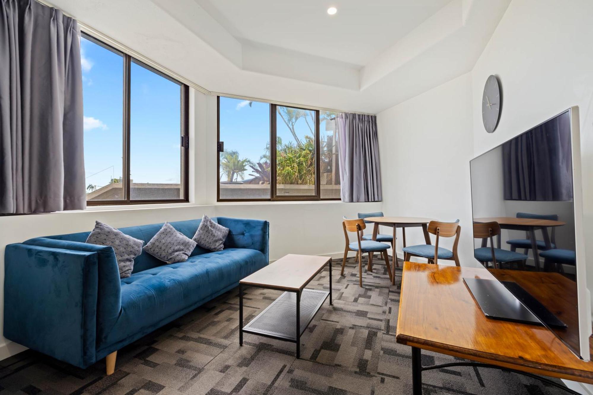 Tiki Hotel Apartments Surfers Paradise Гоулд Коуст Екстериор снимка