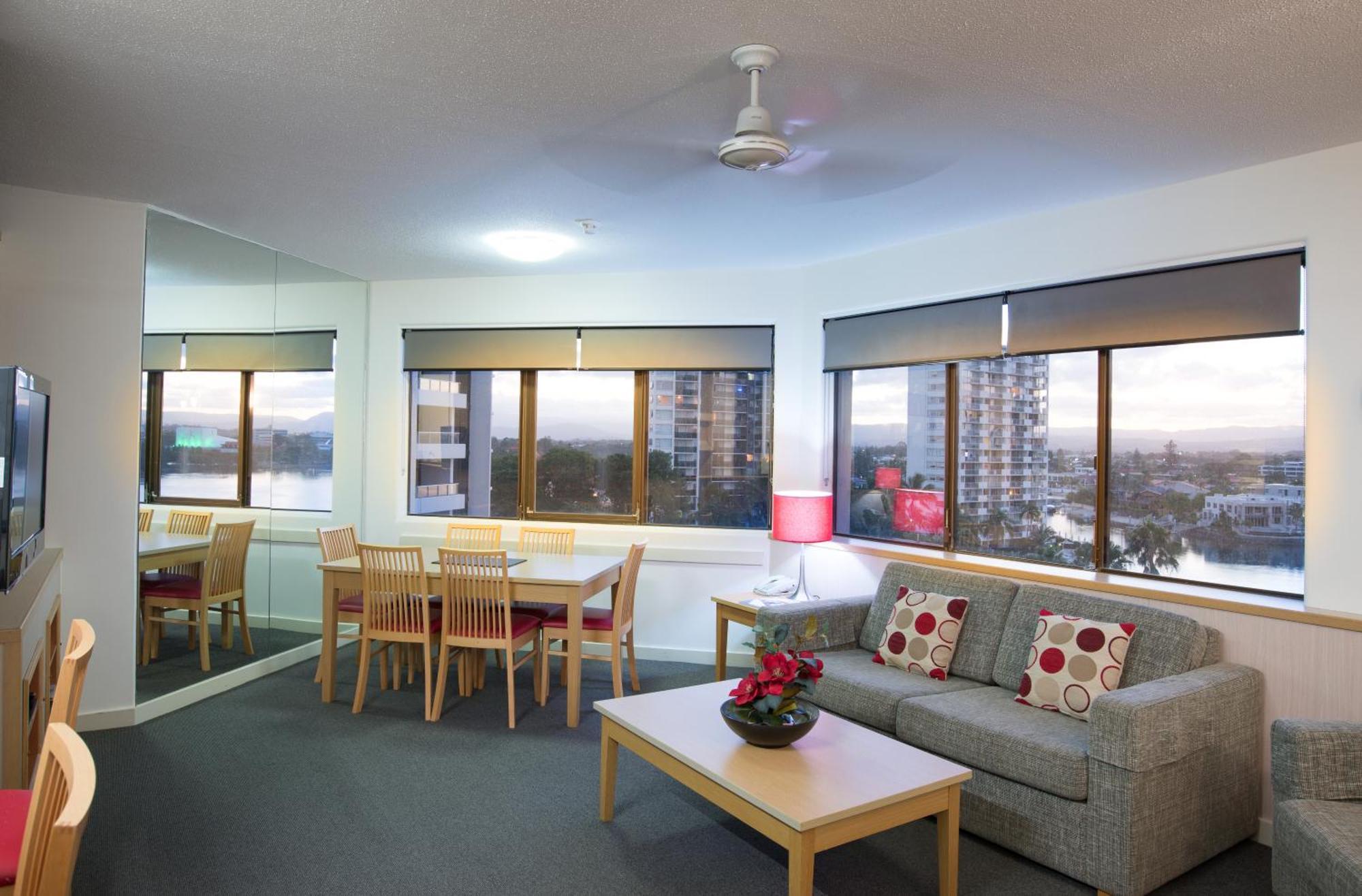 Tiki Hotel Apartments Surfers Paradise Гоулд Коуст Екстериор снимка