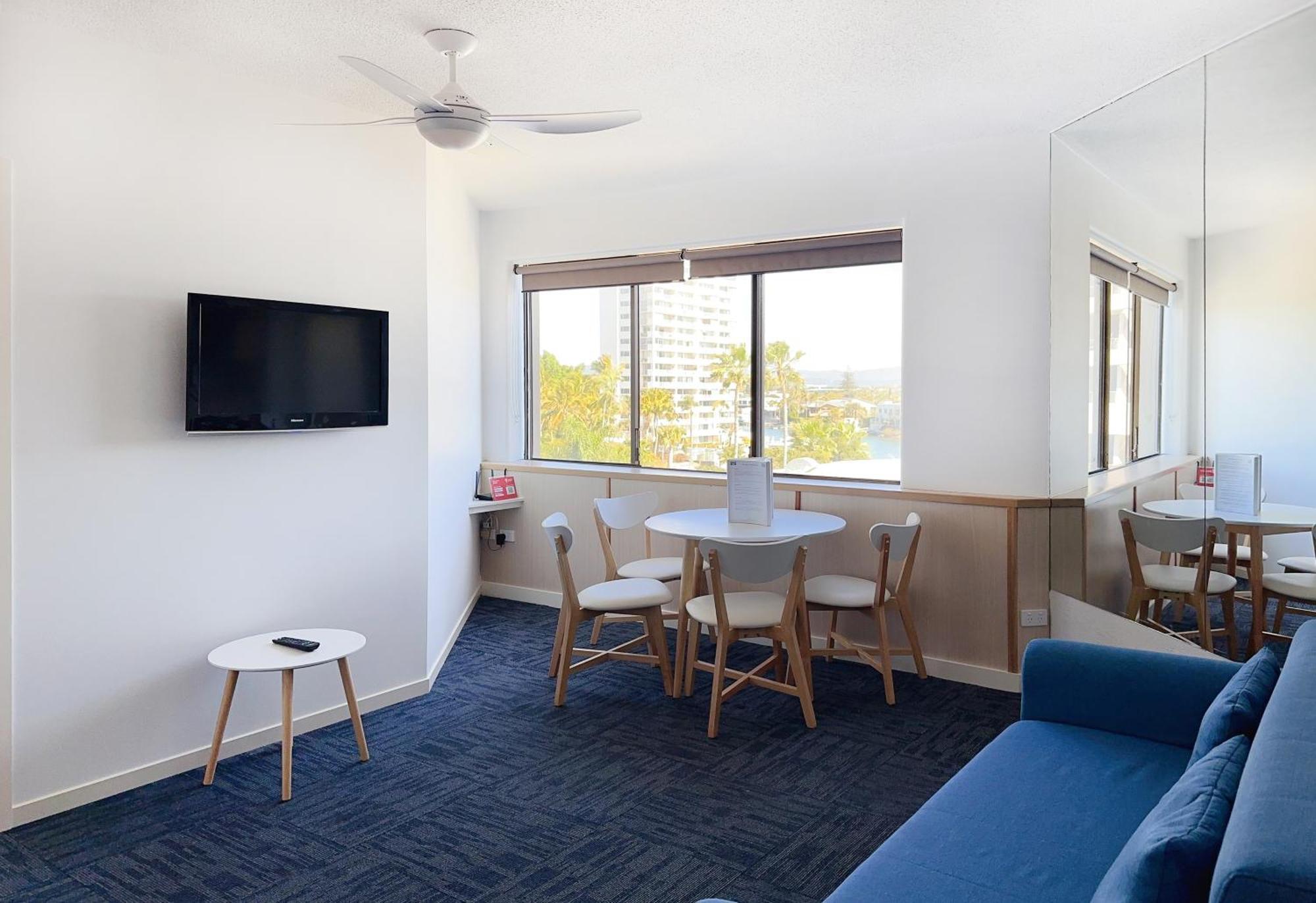 Tiki Hotel Apartments Surfers Paradise Гоулд Коуст Екстериор снимка