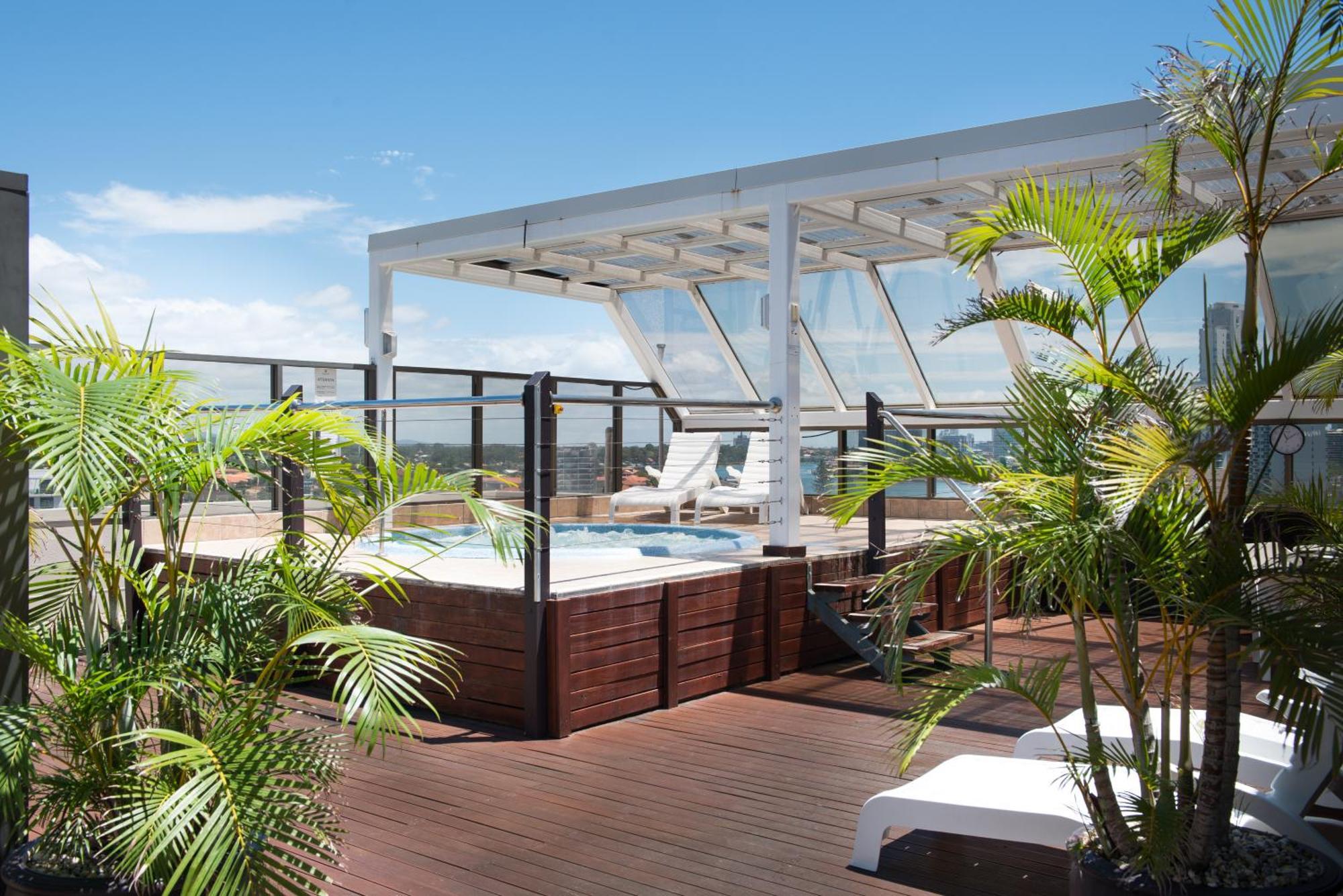 Tiki Hotel Apartments Surfers Paradise Гоулд Коуст Екстериор снимка